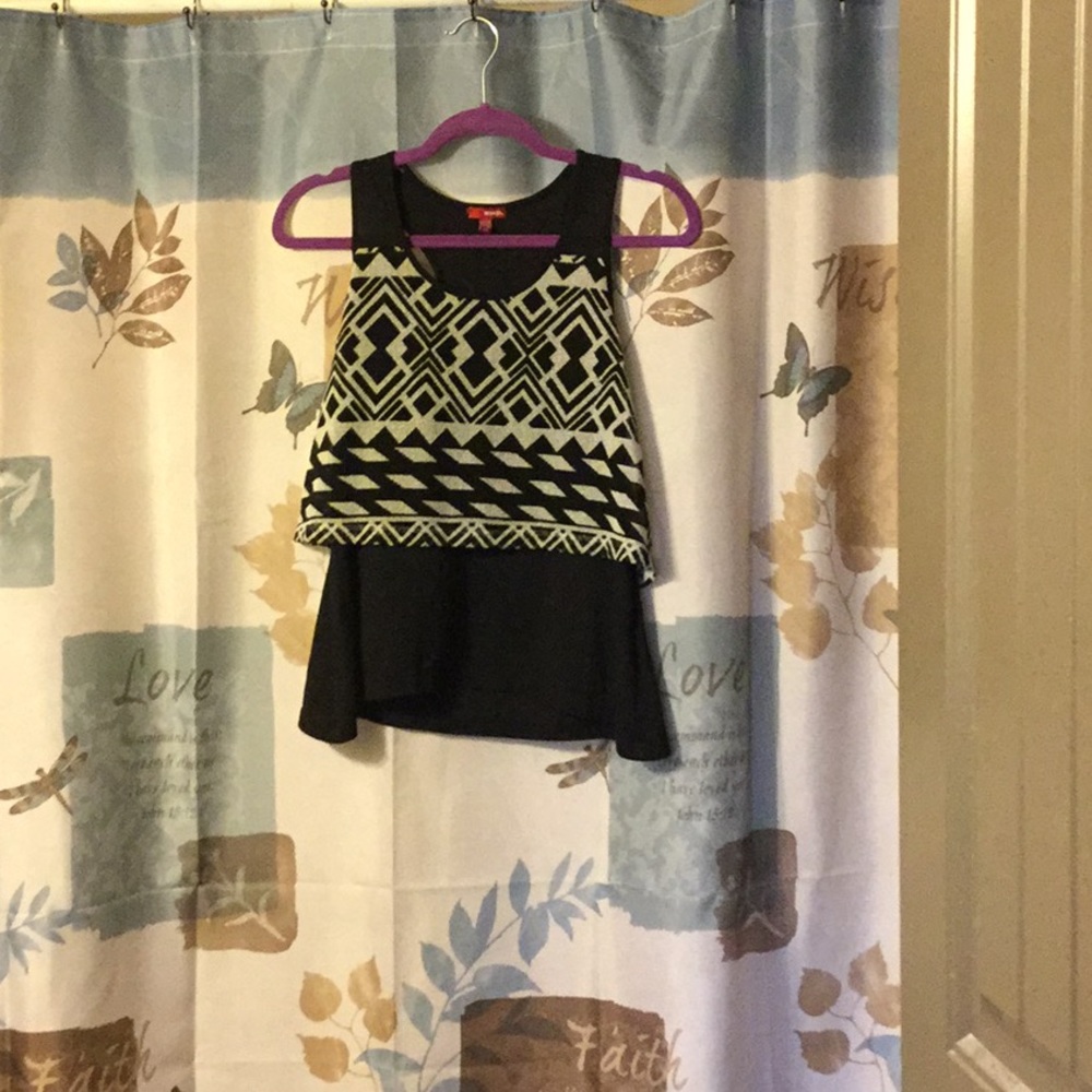 Bongo crop top with southwestern design. Very Cool